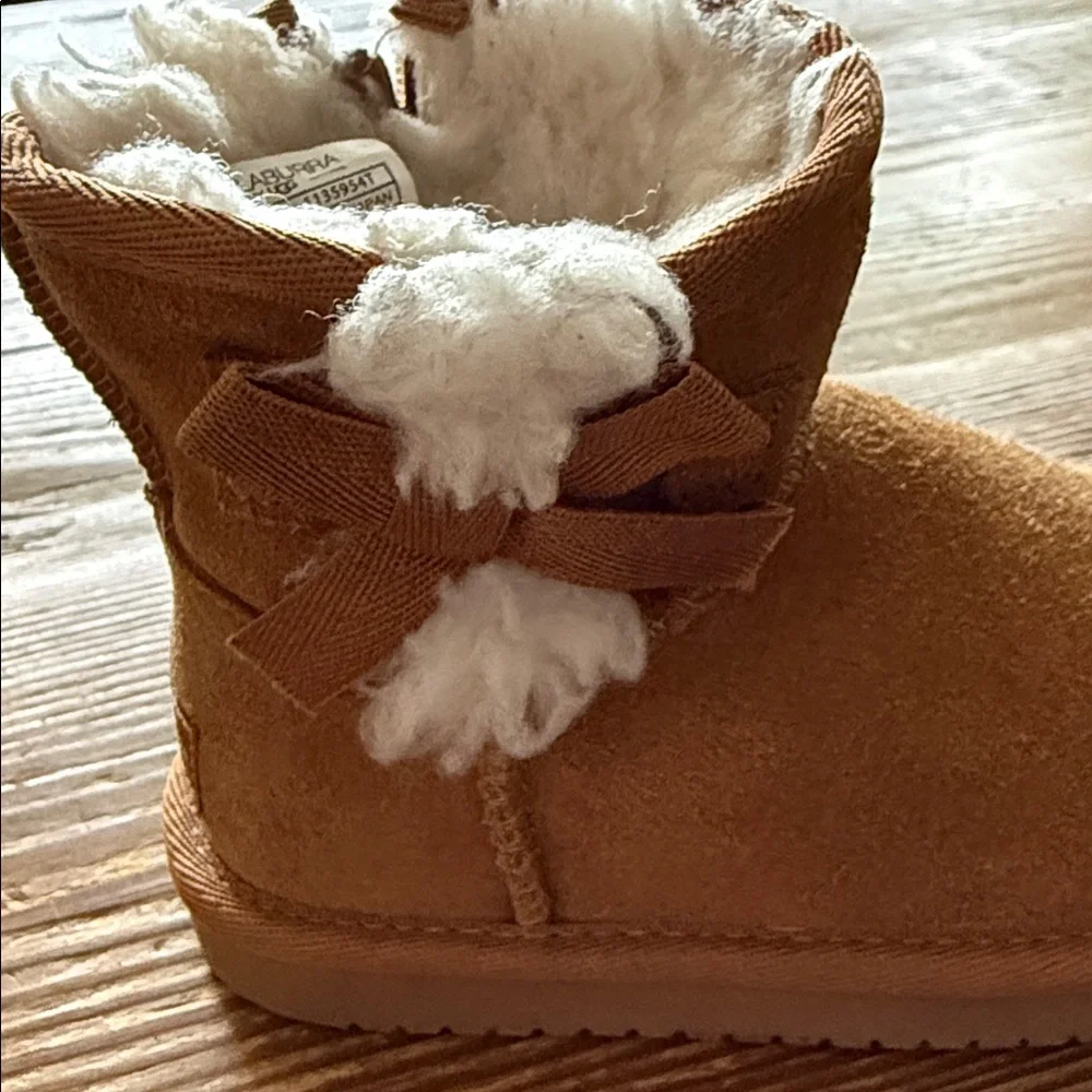 Koolaburra Kids chestnut fur Boots with White Fur
